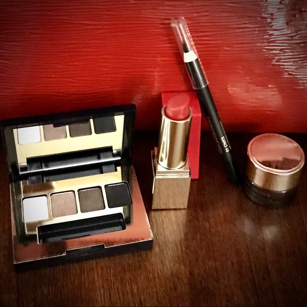 ❌SOLD Estée Lauder Travel Bag & Make-Up Bundle!